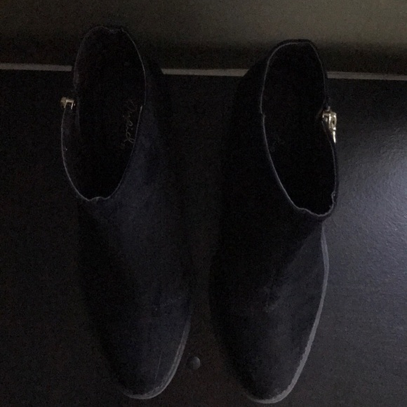 Size too big - Picture 2 of 5